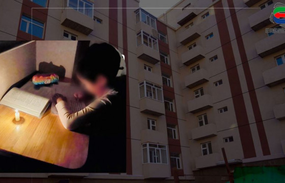 “Хатан цамхаг” ХХК-ийн барьсан орон сууц цахилгаангүй, усгүйн улмаас иргэд модон жорлонд бие засаж, усаа гаднаас зөөж, лааны гэрэлд амьдарч байна