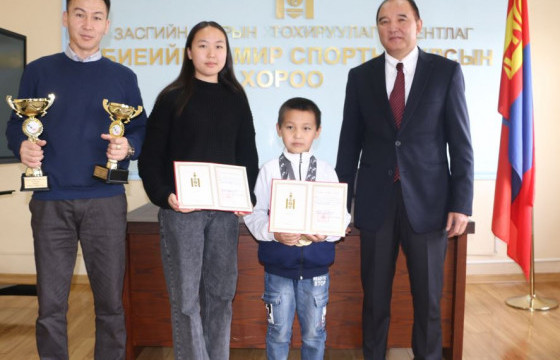 Даамын дэлхийн аварга  Д.Ангараг, Н.Лхагвадолгор нарыг “Жуух бичиг”-ээр шагнав