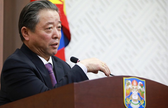 Гучин сая мод үрээр тарьжээ