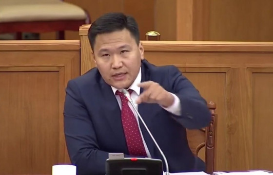 Т.АЮУРСАЙХАН: Алдагдалтай ажилласан Эрүүл мэндийн даатгалын санг эргээд засахад их хүч хөдөлмөр орно