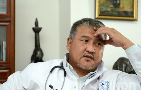 Ө.ЗОЛБАЯР: Зүрхний Б.Болдсайхан эмчид “Чингис хаан” одонг гардуулна гэдэг нь ташаа мэдээлэл