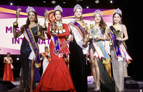 Мисс Б.Хүслэн олон улсын тэмцээнээс таван шагнал хүртэж, дэд мисс болжээ