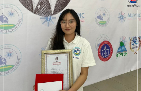 Дөрвөн хүүхдийг галын аюулаас аварсан Түргэний их эмч М.ХУЛАН: Гал гарах үед тэр замаар явж таарч, хүүхдүүдийг амжиж аварсандаа баяртай байгаа