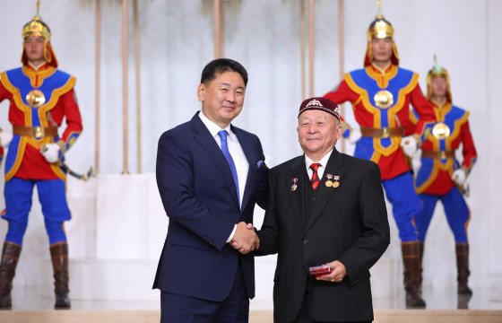  Эрдэмтэн, зохиолч Т.Султан Ардын уран зохиолч цол хүртлээ