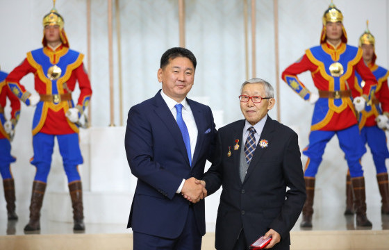 АЖ ҮЙЛДВЭРИЙН ГАВЬЯАТ АЖИЛТАН Д.НАНЖААД ХӨДӨЛМӨРИЙН БААТАР ЦОЛ ХҮРТЭЭЛЭЭ 