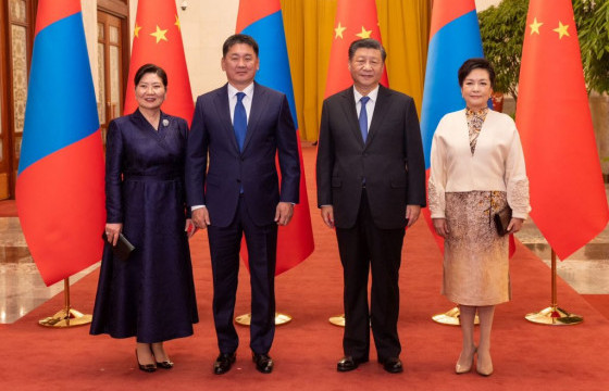 Монгол Улсын Ерөнхийлөгч У.Хүрэлсүхийг БНХАУ-ын дарга Ши Жиньпин угтлаа