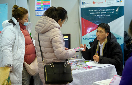 4104 нээлттэй ажлын байр санал болгож, 841 иргэн ажилд зуучлагдлаа