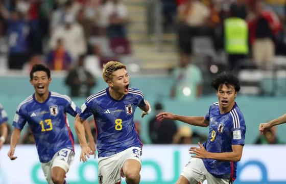 Японы баг Испанийг хожиж шөвгийн 16-д үлдлээ