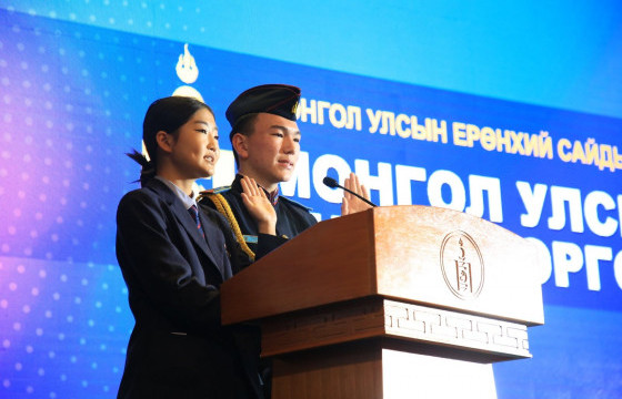 16 нас хүрч, иргэний үнэмлэхээ авч буй хүүхдүүд Монгол Улсын иргэний андгай өргөлөө