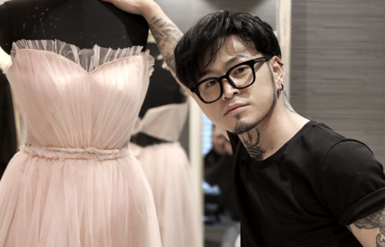 Б.ЭНХБААТАР буюу КАДР: БИ ДАВИЛУУН, ОНГИРОО, САГСУУ, ЖИЖИГХЭН ЗҮЙЛД БАЯРЛАЖ ТҮҮГЭЭРЭЭ ЗАГВАРАА БҮТЭЭДЭГ