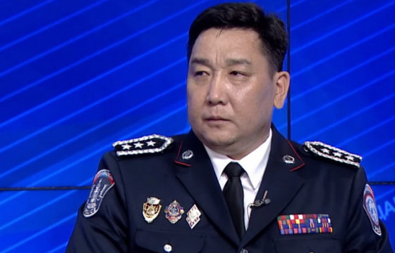 ГЕГ-ЫН ДАРГААР ТОМИЛОГДОХООР ЯРИГДАЖ БУЙ Р.ОТГОНЖАРГАЛ ГЭЖ ХЭН БЭ