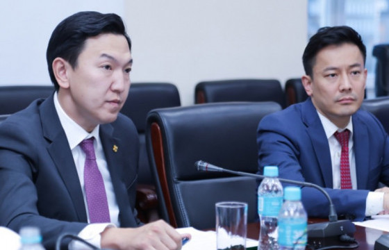 Нүүрсний реформ санаачилга гаргасан технологийн салбарынхныг ЦХХХ-ы сайд Н.Учрал хүлээж авж уулзаж байна