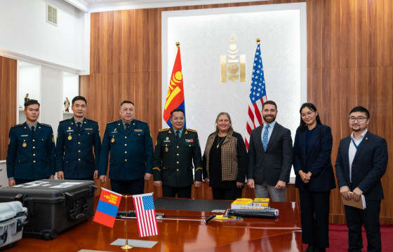 АНУ-аас хилээр нэвтрэх тээврийн хэрэгслийн  ачааг шалгах төхөөрөмж хандивлажээ