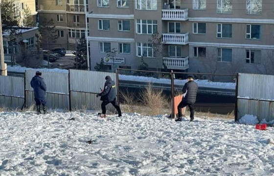 Нийтийн эзэмшлийн зам, орц гарц, амьтны нүүдэл шилжилтэд саад учруулж буй хашаа, хайсыг буулгаж эхэллээ