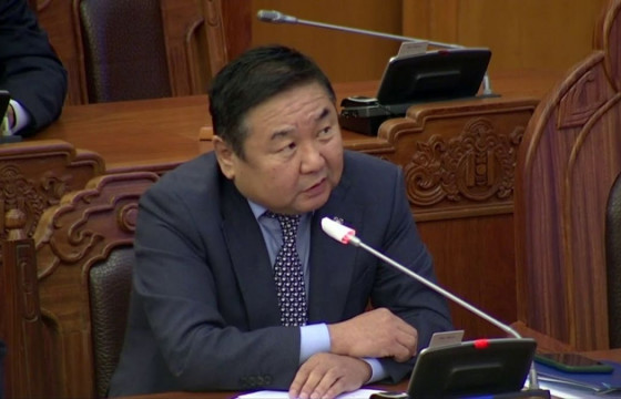 Д.ГАНБАТ: Муу нэртэй С.Эрдэнэ бид Ардчилсан намыг чирээд энэ хүргэлээ