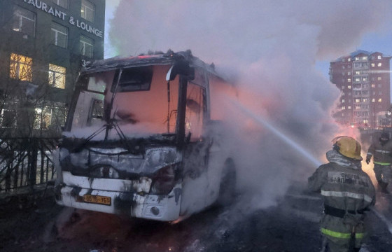 Орон нутгийн автобус шатаж байсныг Онцгой байдлын газрынхан унтраажээ