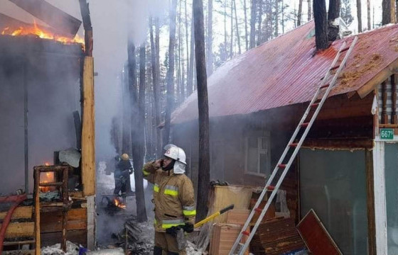 Жигжид зуслангийн задгайд байшин шатсаныг байсныг Онцгой байдлын газрынхан унтраажээ
