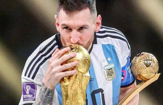 Энэ цагийн домог эрээн бөмбөгийн эзэн Лионель Месси