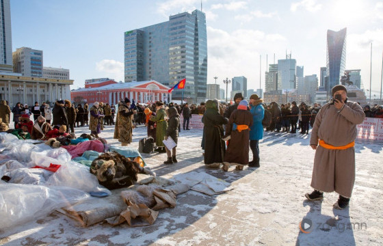 Жагсагчдад Соёлын төв өргөөг нээж өглөө