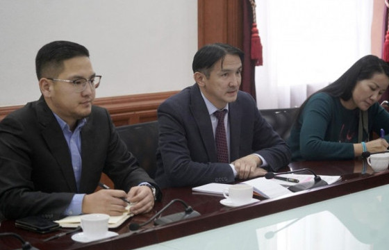 Хөнгөн үйлдвэрийн мэргэжлийн холбоодын төлөөллийг хүлээн авч уулзлаа