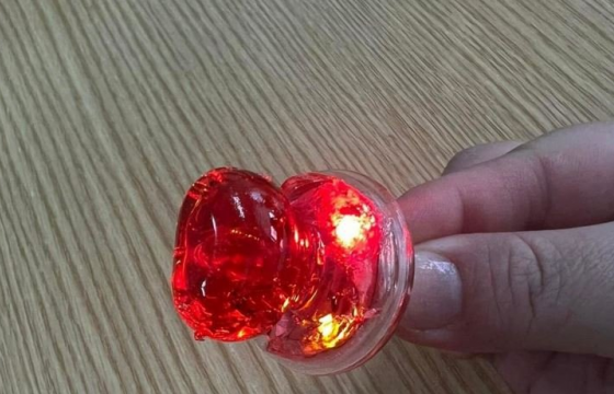 ЭХЭМҮТ: Шинэ жилээр хүүхдүүдэд товчин зайтай чихэр бэлэглэхгүй байхыг анхааруулж байна