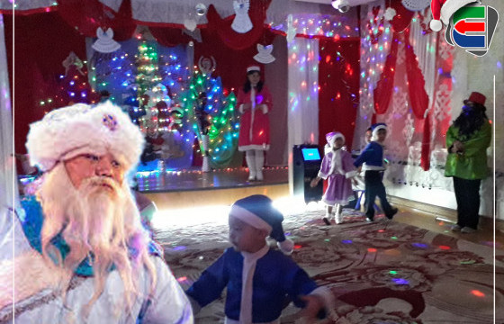 ХҮҮХДҮҮДИЙН СЭТГЭЛД ГЭРЭЛ АСААСАН ШИНЭ ЖИЛ