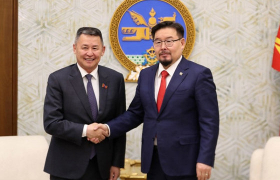 УИХ-ын гишүүн Ш.Адьшаа хуульд нэмэлт, өөрчлөлт оруулах тухай хуулийн төслүүд өргөн мэдүүлэв