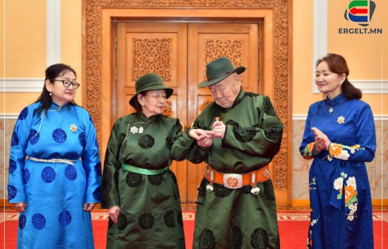 НЭГЭН ЖАРНЫГ ХАМТДАА ТУУЛСАН Х.НАМШИР, Д.ТЭРБИШ НАРЫН ГЭГЭЭН ТҮҮХ