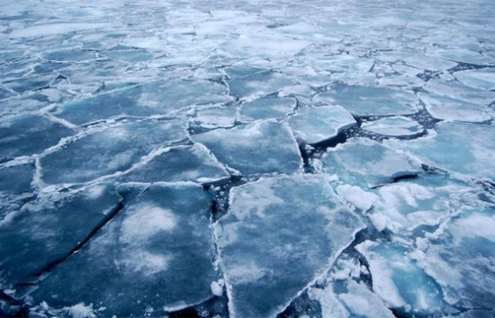 Мөсний зузаан олон жилийн дунджаас 10-30 см нимгэн байна