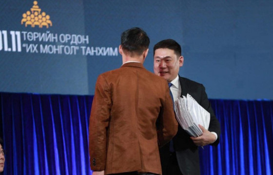 50 мянган тэмцэгчийн гарын үсэг бүхий шаардлагыг Ерөнхий сайдад гардууллаа