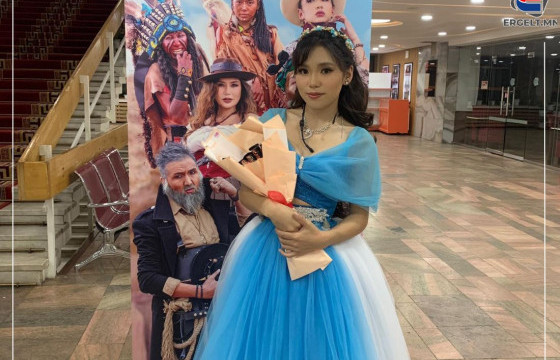 Э.АНУЖИН: “Зохиолгүй амьдрал” жүжгээр 