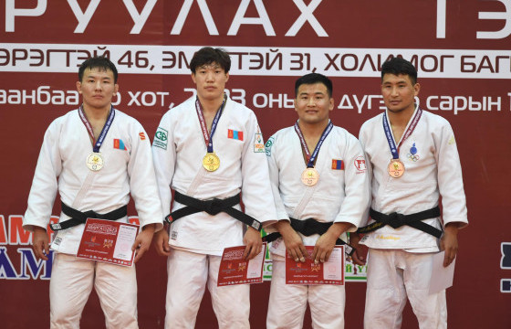 Б.Эрдэнэбаяр анх удаа улсын аварга боллоо