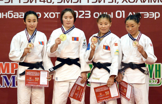 Л.Сосорбарам улсын аваргын 52 кг-д түрүүлэв