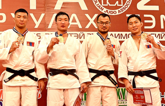 Б.Батболд 81 кг-ын жинд улсын аварга боллоо