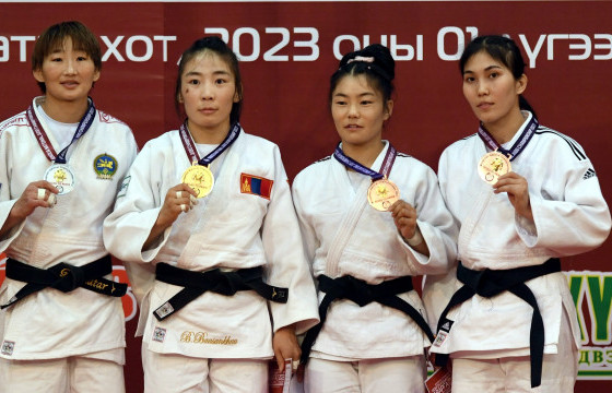 Б.Баасанхүү улсын аваргад хоёр жил дараалан түрүүллээ