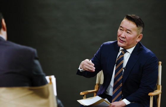 “Пирамид-Орд” ХХК нь Хөгжлийн банкнаас зээл авахдаа Ерөнхийлөгч асан Х.Баттулгын гарын үсэгтэй тогтоолоор “Ардчилсан залуучуудын холбоо”-ны нэр дээрх газрыг барьцаалж байжээ  