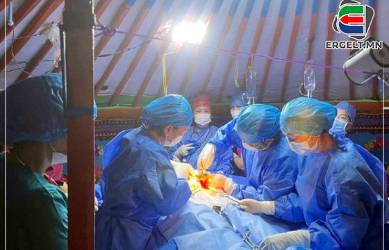  МАНЛАЙ СУМЫН ЭМЧ Д.УЛАМБАЯР: ИХЭС НЬ ХОВХОРЧ, ЦУС АЛДСАН ЭМЭГТЭЙН ЦУСЫГ СЭЛБЭЖ, ОТРЫН ГЭРТ ХАГАЛГАА ХИЙСЭН АНХНЫ ТОХИОЛДОЛ БОЛЛОО