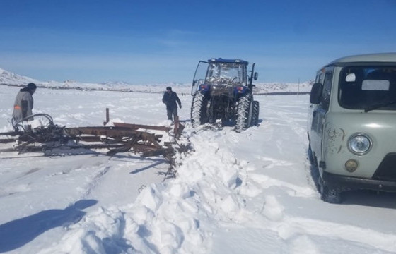 БАЯНТЭС СУМЫН ЗАСАГ ДАРГА Х.ЛҮНДЭЭЖАНЦАН: -50 хэм хүрч хүйтрээд, зам цасанд боогдсоны улмаас малчид руугаа очиж чадахгүй байна