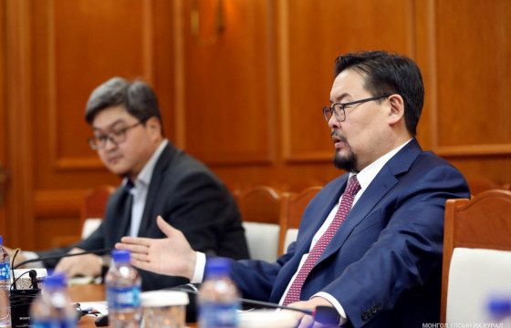 Эдийн засгийг тогтворжуулах, экспортыг дэмжих хөтөлбөр боловсруулж хаврын чуулганд танилцуулах чиглэл өглөө