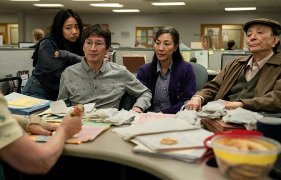 “Everything Everywhere All at Once” кино “Оскар”-ын 11 төрөлд нэр дэвшжээ