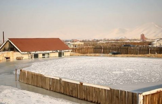 Усанд автсан айлуудыг нүүлгэжээ 