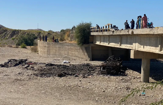 Пакистанд болсон автобус, онгоцны ослын улмаас 50 гаруй хүн амиа алджээ