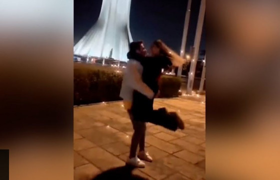 Гудамжинд бүжиглэж буй бичлэгээ цахим сүлжээнд нийтэлсэн иран хос 10 жилийн хорих ял сонсжээ