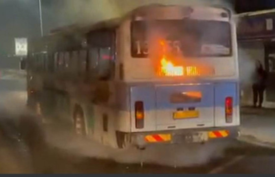 Яармагийн гуравдугаар буудалд автобус шатжээ