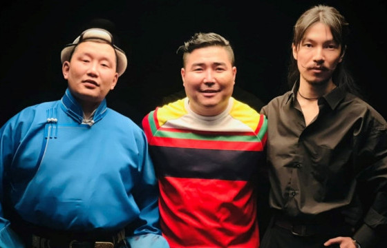 Мөрөөдлийн театрын уран бүтээлчид 