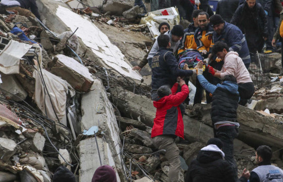 Турк, Сирид газар хөдлөлтийн улмаас амиа алдсан хүний тоо 4200-д хүрэв