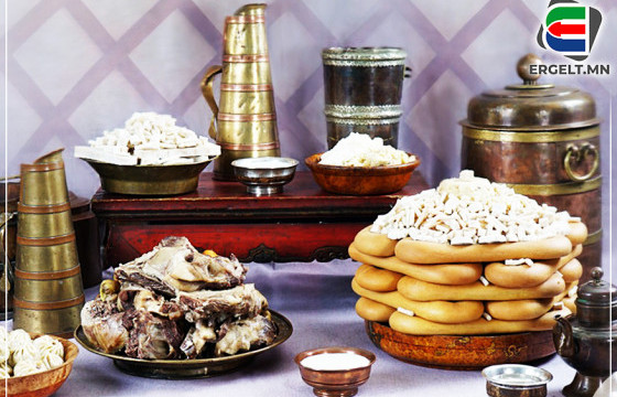 ИДЭЭ, УНДАА ЭЛБЭГ, ДЭЛБЭГ БАЙХЫГ БЭЛГЭДСЭН ЦАГААН САРАА УЛАМЖЛАЛЫНХ НЬ ДАГУУ ТЭМДЭГЛЭЕ ЭЭ, ЗАЛУУС АА