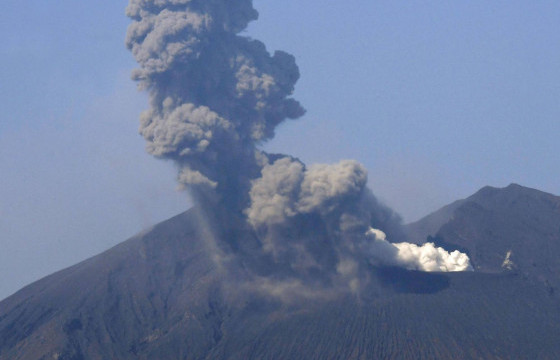 Японы Сакуражима галт уул дэлбэрчээ
