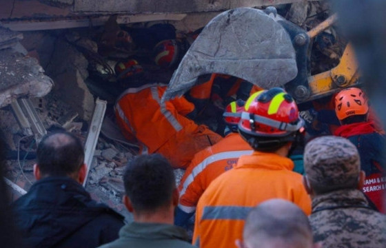 Эрэн хайх, аврах баг таван хүнийг эсэн мэнд олжээ