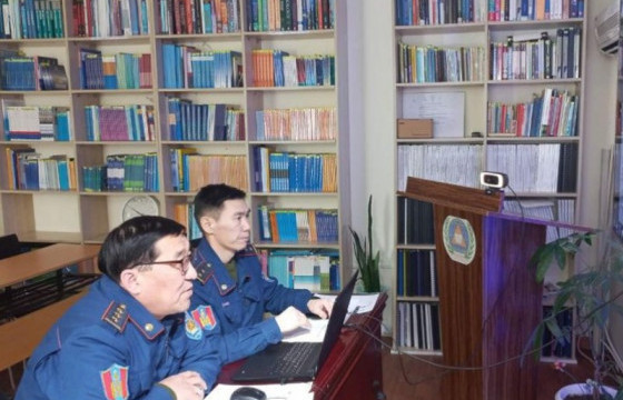 Олон улсын эрдэм шинжилгээний хуралд цахимаар оролцож, илтгэл хэлэлцүүлэв